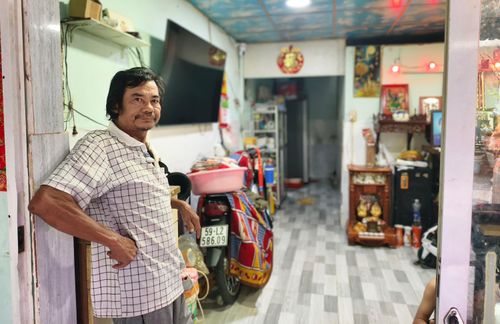 Trong căn nhà rộng hơn 50m² là nơi ở của 10 người, gia đình ông Tô Tùng Hý gắn bó với con hẻm đường Phạm Thế Hiển từ năm 1960. Ảnh: NGUYỄN TÂN