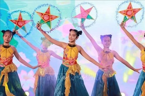 Các tiết mục nghệ thuật đặc sắc mang đến những khoảnh khắc sôi động trong đêm khai mạc, góp phần tạo nên một mùa Trung thu nhiều màu sắc.