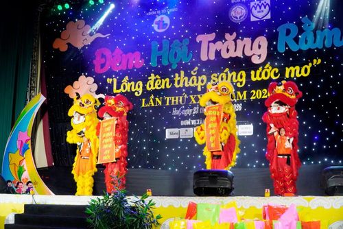 Và cùng thưởng thức những màn múa lân sôi động.