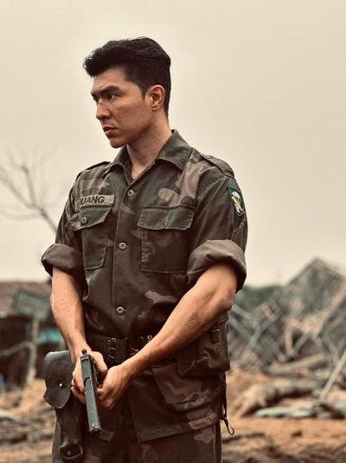 Steven Nguyễn trong Mưa Đỏ.