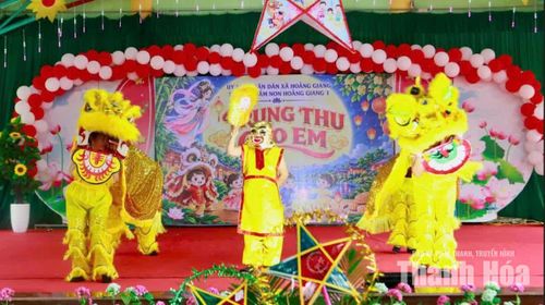 Tiết mục múa lân mang đến không khí rộn ràng trong ngày hội Trung thu của trẻ mầm non.