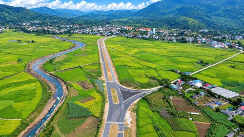 Tuyến đường từ thị trấn Tam Đường cũ (nay thuộc xã Bình Lư) đến đường nối thành phố Lai Châu (cũ) với cao tốc Nội Bài - Lào Cai vừa được hoàn thành.