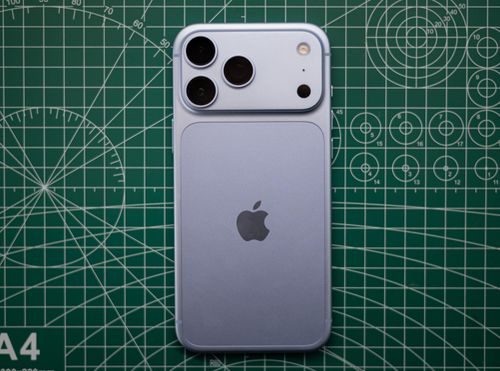 Độ 'hot' của iPhone 18 Pro Max chưa giảm sau một tuần mở bán, nhiều trò lừa đảo cũng nhắm vào yếu tố này. Ảnh: Xuân Sang.