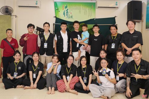 Chương trình "Trung thu cho em" tại Bệnh viện Phục hồi chức năng tỉnh được thực hiện với sự chung tay của các đơn vị như: Studio Nhà Cỏ, T-Princess, Hải Đăng Prolab, Hizo Studio, Áo cưới Quang Hạnh, Halo House, Thuý Vivu, Lux Studio.