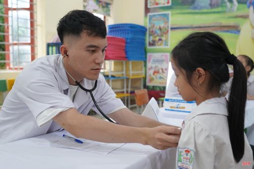 Chương trình Trung thu cho thiếu nhi vùng biên được Tỉnh đoàn Hà Tĩnh phối hợp các đơn vị tài trợ tổ chức với nhiều hoạt động ý nghĩa, thiết thực.