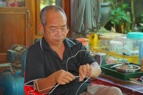 Ông Huỳnh bên lô lồng đèn cuối cùng phục vụ mùa trung thu 2026
