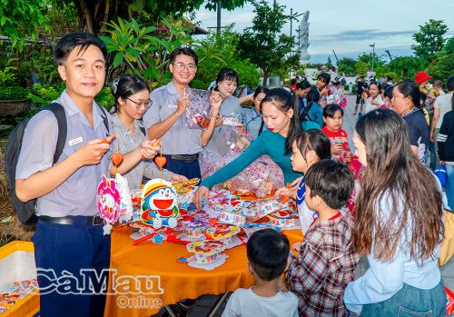 Chương trình “Vui tết Trung thu” tại Thiền viện Trúc Lâm Cà Mau.