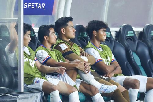 Trong phần lớn thời gian trận đấu, Chanathip không được gọi ra khởi động. Đây là dấu hiệu cho thấy HLV Anthony Hudson chưa có ý định sử dụng anh trước Pakistan. Việc trận đấu diễn ra thuận lợi giúp Hudson không phải sử dụng một trong những cầu thủ quan trọng nhất của mình.