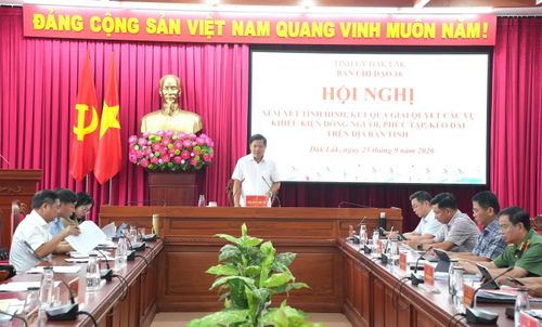 Ông Lương Nguyễn Minh Triết - Bí thư Tỉnh ủy, Trưởng Đoàn ĐBQH tỉnh Đắk Lắk - chủ trì hội nghị.