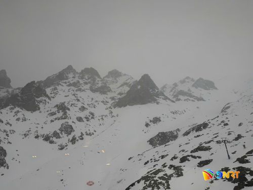 Tuyết trắng trên sườn núi Ruapehu.