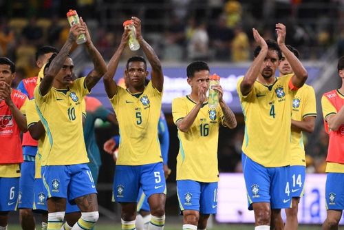Brazil bị Australia dẫn ngược 2-1 trong hiệp một nhưng vẫn lật lại thế trận nhờ chất lượng cá nhân và chiều sâu lực lượng.