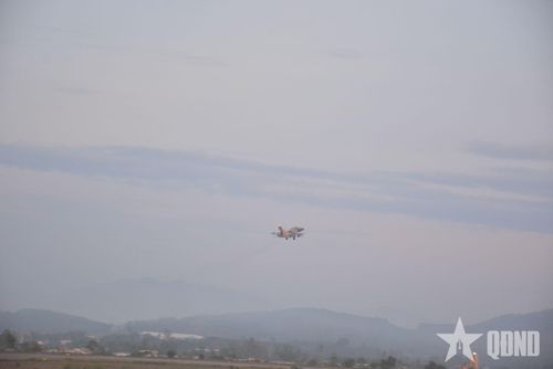 Máy bay YAK-130 cất cánh tại sân bay Phù Cát.