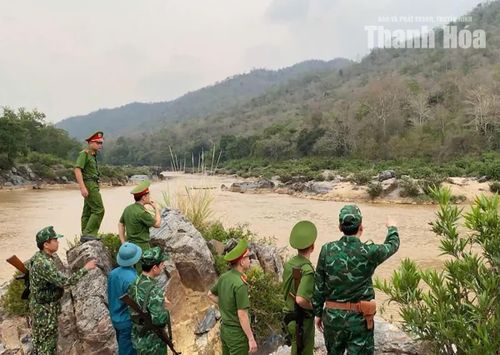Lực lượng Công an xã phối hợp cùng Bộ đội Biên phòng và lực lượng Dân quân thực hiện nhiệm vụ tuần tra, kiểm soát khu vực giáp ranh đường biên giới Thanh Hóa - Hủa Phăn. Sự hiệp đồng chiến đấu chặt chẽ giữa các lực lượng góp phần giữ vững an ninh trật tự và chủ quyền lãnh thổ quốc gia nơi biên viễn.