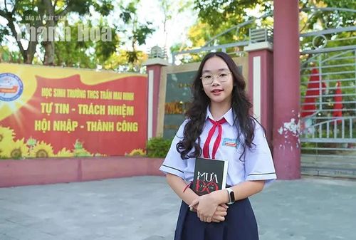 Em Lê Nguyễn Hà Anh, học sinh lớp 7B, Trường THCS Trần Mai Ninh, phường Hạc Thành.