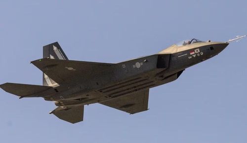 Bên cạnh radar, hệ thống tìm kiếm và theo dõi mục tiêu hồng ngoại IRST cho phép KF-21 phát hiện và bám mục tiêu bằng tín hiệu nhiệt mà không cần phát sóng radar.