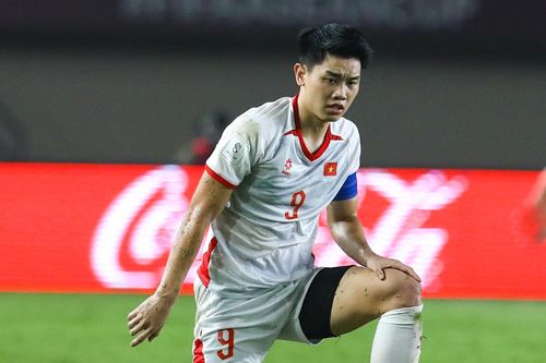  Trái ngược với Chanathip, người đeo băng đội trưởng trong đội hình xuất phát của Việt Nam là Nguyễn Đình Bắc có ngày thi đấu thất vọng. 