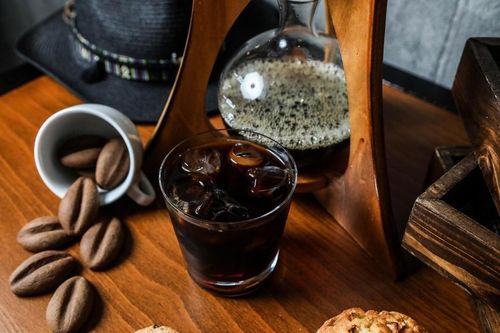Cold Brew không chỉ có hương vị dịu, ít đắng mà còn chứa caffeine và nhiều hợp chất hoạt tính sinh học có thể mang lại một số lợi ích cho sức khỏe khi sử dụng ở mức hợp lý. Ảnh: Magnific.