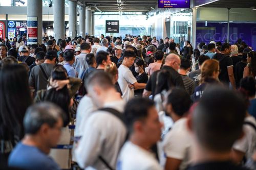 Hãng hàng không quốc gia Thái Lan phải huy động thêm nhân viên và 69 quân nhân thuộc Không quân Hoàng gia Thái Lan hỗ trợ xử lý hành lý. CEO Chai Eamsiri cho biết hãng đặt mục tiêu giải quyết lượng hành lý tồn trong khoảng 72 giờ. Đơn vị phải giảm khoảng 30-40% số chuyến bay khởi hành từ Bangkok trong những ngày tiếp theo để ổn định hoạt động.