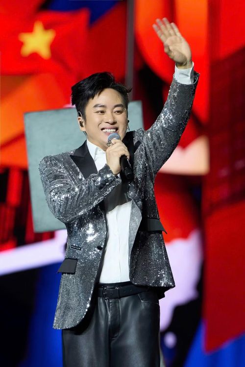 Tùng Dương và Bùi Lan Hương cùng 7 ca sĩ khác hát nhạc chữa lành.