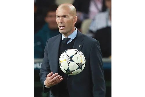 Zinedine Zidane cho đội tuyển Pháp thi đấu chắc chắn, thận trọng và giàu tính thực dụng trong 2 trận đấu “mở màn” ở vị trí huấn luyện viên trưởng. (Nguồn: Wikimedia Commons)