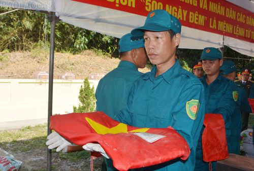 Các nghi thức trong lễ an táng được các lực lượng thực hiện cẩn trọng, đúng quy định với tấm lòng biết ơn vô hạn trước công ơn to lớn của các liệt sĩ.