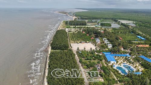 Khu Du lịch Khai Long tại vùng bãi bồi xã Ðất Mũi là điểm đến nổi tiếng, thu hút du khách.