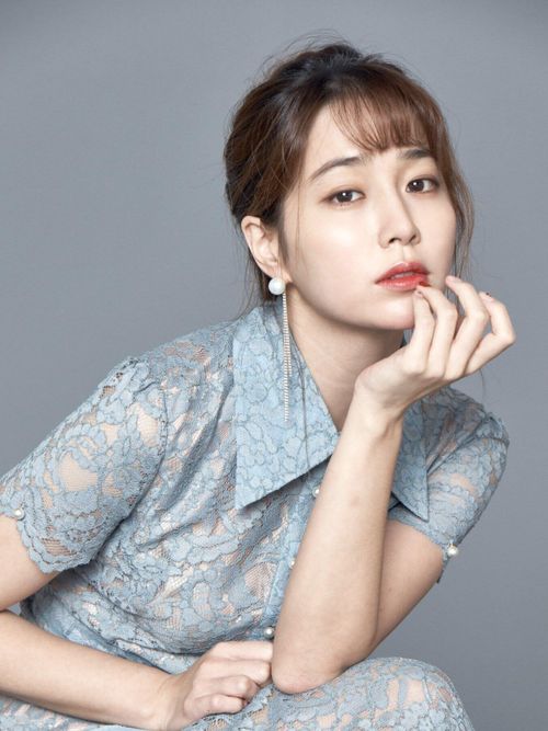  Lee Min Jung dành thời gian nghỉ ngơi sau khi hoàn tất một dự án. Ảnh: News1. 