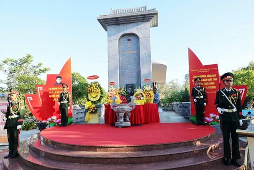 Khu mộ cụ Huỳnh Thúc Kháng trên núi Thiên Ấn, phường Trương Quang Trọng, tỉnh Quảng Ngãi