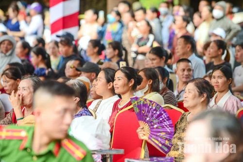 ...biến không gian di tích thành ngày hội lớn của Nhân dân.