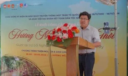 Ông Nguyễn Minh Thùy, Phó chủ tịch UBND xã Hương Mỹ phát biểu