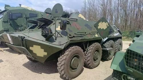 Ngành công nghiệp quốc phòng Ukraine cũng đã cung cấp nhiều cải tiến hiện đại hóa, nhưng hiện nay quân đội chủ yếu sử dụng xe bọc thép chở quân BTR-60D, được trang bị cửa toàn phần như BTR-80/BTR-3, giáp phụ và các biện pháp bảo vệ tăng cường khác, động cơ mới...