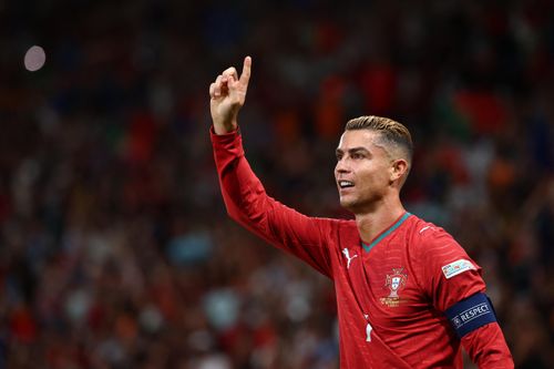  Rafael Leão được đăng ký mặc áo số 7 trước Đan Mạch, chỉ một ngày sau khi Ronaldo rời đội. 