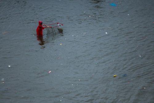 Mưa lớn gây ngập nặng ở Bangkok vào cuối tháng 9. Ảnh: Reuters.