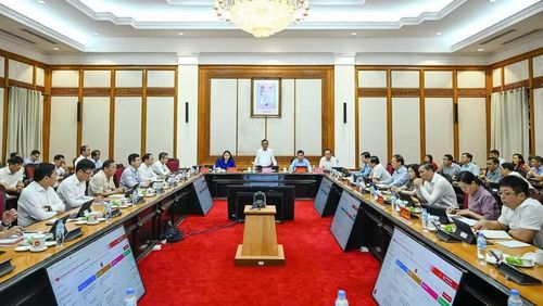 Quang cảnh cuộc họp về Hệ thống giám sát, điều hành thông minh và Hệ thống quản lý công việc, đánh giá cán bộ trên môi trường số. (Ảnh: DUY LINH)