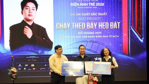 Dự án xuất sắc nhất được trao cho dự án "Chạy theo bầy heo đất" của Đỗ Hoàng Huy. (Ảnh: THÙY TRANG)
