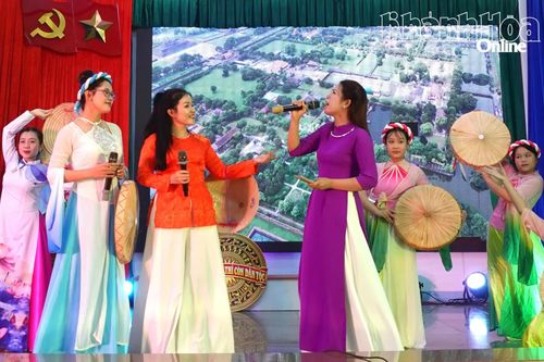 Một tiết mục kết hợp dân ca của 3 miền.