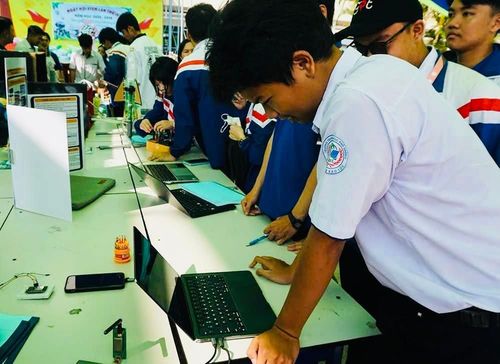 Học sinh ứng dụng chuyển đổi số trong học tập