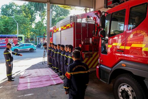 Đội Chữa cháy và CNCH khu vực số 7 hoạt động trong phố cổ tiêu biểu cho nét đẹp người lính cứu hoả Thủ đô. Ảnh: Bảo Hân
