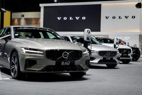  Trước sức ép về doanh số, Volvo cũng đang chuẩn bị thay đổi lãnh đạo. Thương hiệu thông báo ông Klaus Zellmer, CEO của Skoda, sẽ trở thành CEO mới trong vòng 1 năm tới. 