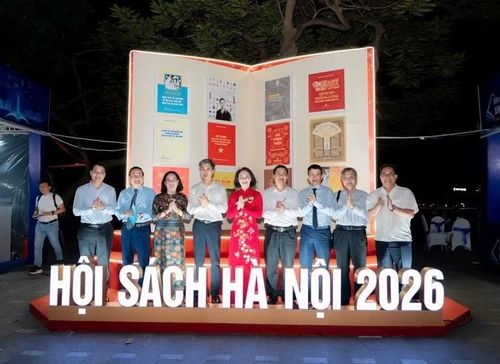 Các đại biểu trong Lễ khai mạc Hội Sách Hà Nội. (Ảnh: Vân Quế)