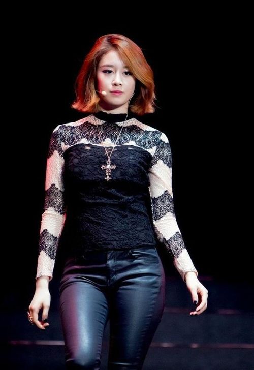 Jiyeon sinh năm 1993, ra mắt cùng T-ara từ năm 2009 và nhanh chóng trở thành một trong những biểu tượng nhan sắc nổi bật nhất của Kpop thế hệ thứ hai. Ảnh: X