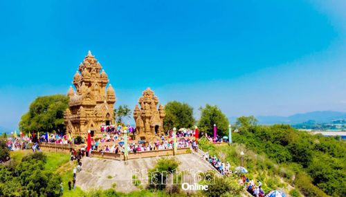 Di tích quốc gia đặc biệt Tháp Pô Klong Garai - một trong những địa điểm thu hút đông đảo người dân, du khách trong dịp Lễ hội Katê.