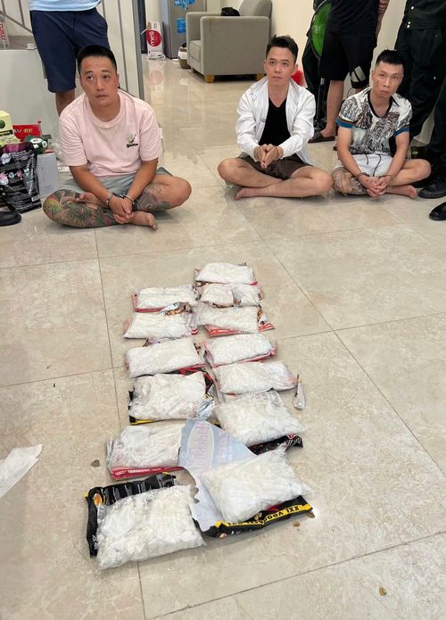 Các đối tượng bị bắt giữ tại tỉnh Hưng Yên cùng số ma túy tang vật