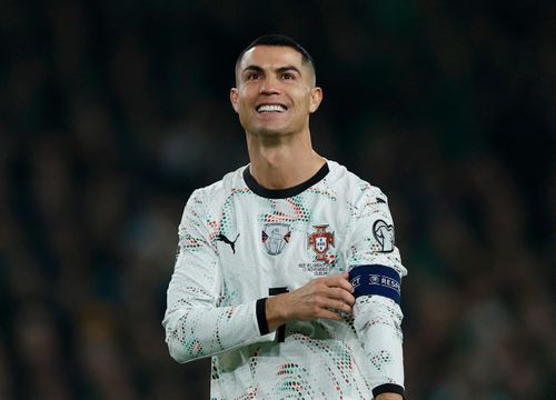  Nhiều năm sau khi chia tay Real Madrid, Zidane vẫn dành sự tôn trọng đặc biệt cho Ronaldo và thốt lên: “Chapeau, Cristiano!”. 