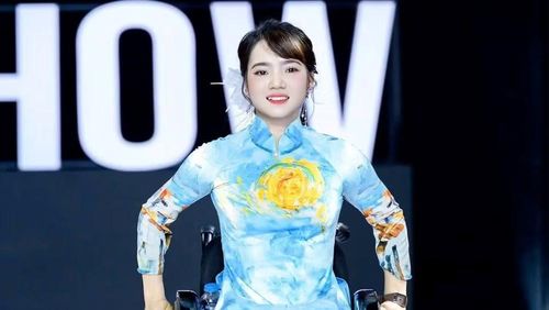 Chị Lê Thị Diện, gương mặt “Tỏa sáng nghị lực Việt” năm 2026 trong một chương trình thời trang dành cho người khuyết tật. (Ảnh nhân vật cung cấp)