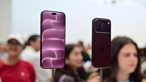 iPhone 18 Pro, iPhone 18 Pro Max màu đỏ Burgundy.