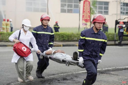 Các lực lượng tham gia thực tập phương án chữa cháy, cứu nạn, cứu hộ tại Công ty TNHH MTV Bia Sài Gòn - Hà Tĩnh vào chiều 12/9/2026.