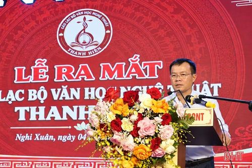 Tiến sĩ Nguyễn Tùng Lĩnh - Chủ tịch Hội Liên hiệp VHNT Hà Tĩnh phát biểu tại buổi lễ.