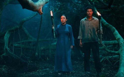 Út Lan 2 lấy bối cảnh vùng sông nước Nam Bộ (U Minh Thượng), xoay quanh câu chuyện rùng rợn bắt đầu từ con rắn hai đầu kỳ lạ.