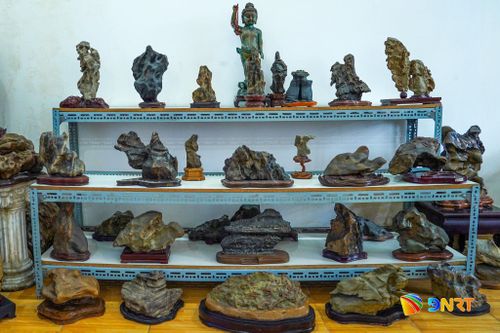 "Bảo tàng thu nhỏ" trong căn nhà tại phường Thanh Khê - nơi lưu giữ những khối đá tự nhiên niên đại hàng triệu năm tuổi.